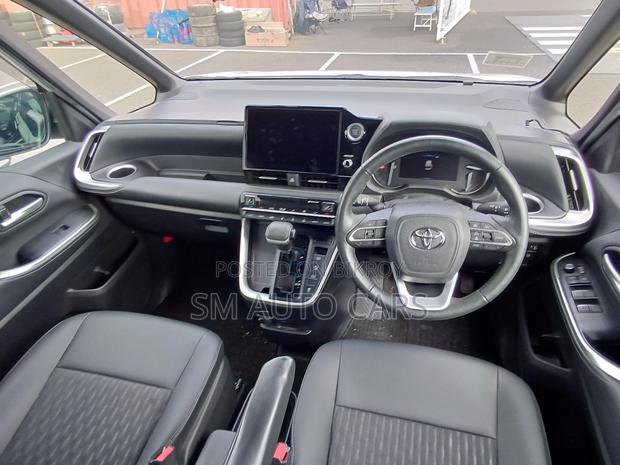 Toyota Noah Non Hybrid SZ Pearl 2022