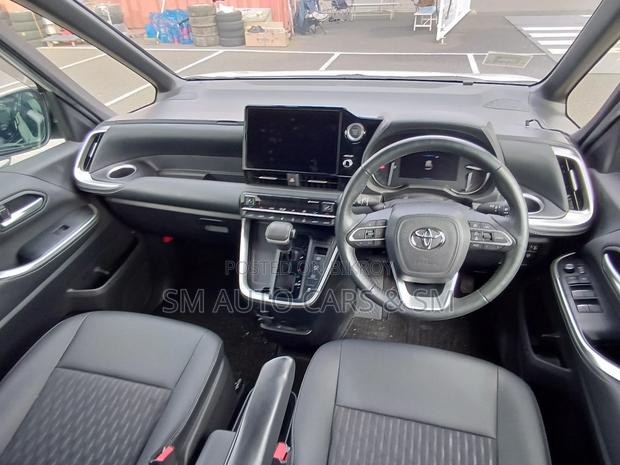 Toyota Noah Non Hybrid SZ Pearl 2022
