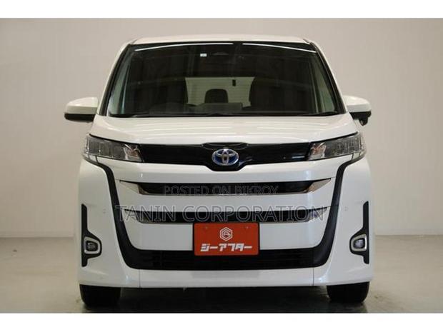 Toyota Noah Hybrid X 2022