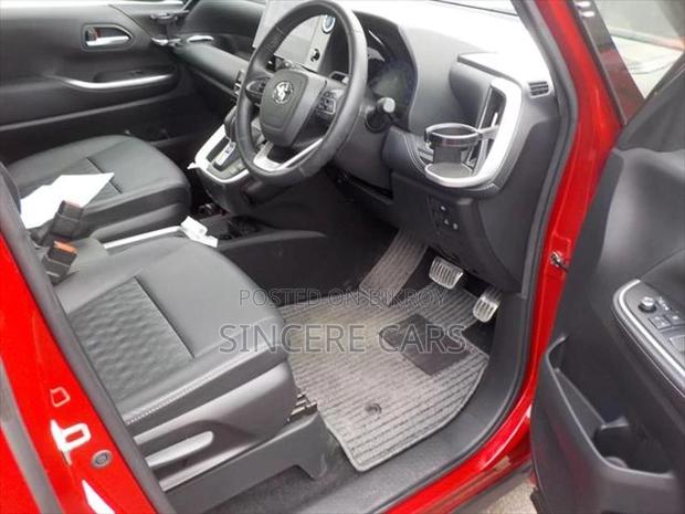 Toyota Noah SZ HYB 4.5POINT 2022