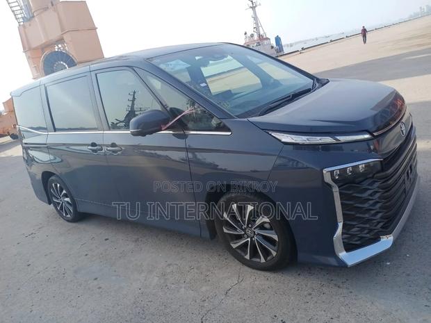 Toyota Voxy NON HYBRID S-Z PKG 2022