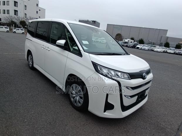 Toyota Noah Non Hybrid X Pearl 2022