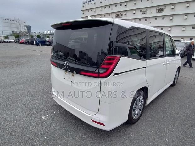 Toyota Noah Non Hybrid X Pearl 2022