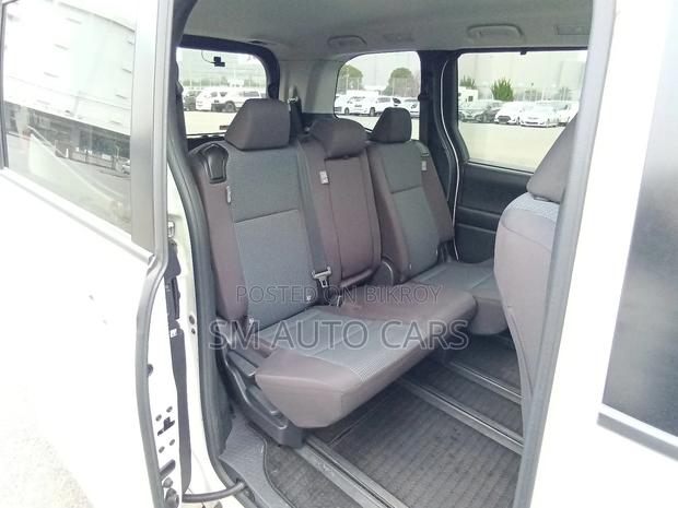 Toyota Noah Non Hybrid X Pearl 2022