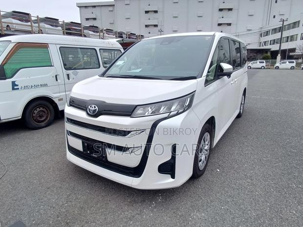 Toyota Noah Non Hybrid X Pearl 2022
