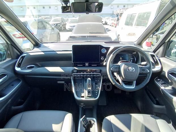 Toyota Noah HYBRID SZ PACKAGE 2022