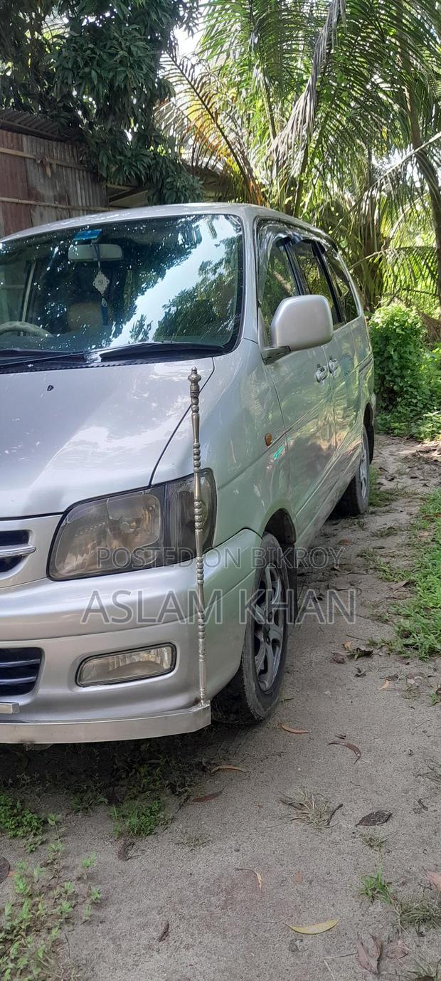 Toyota Noah ate 90s–early 2000s) 2007