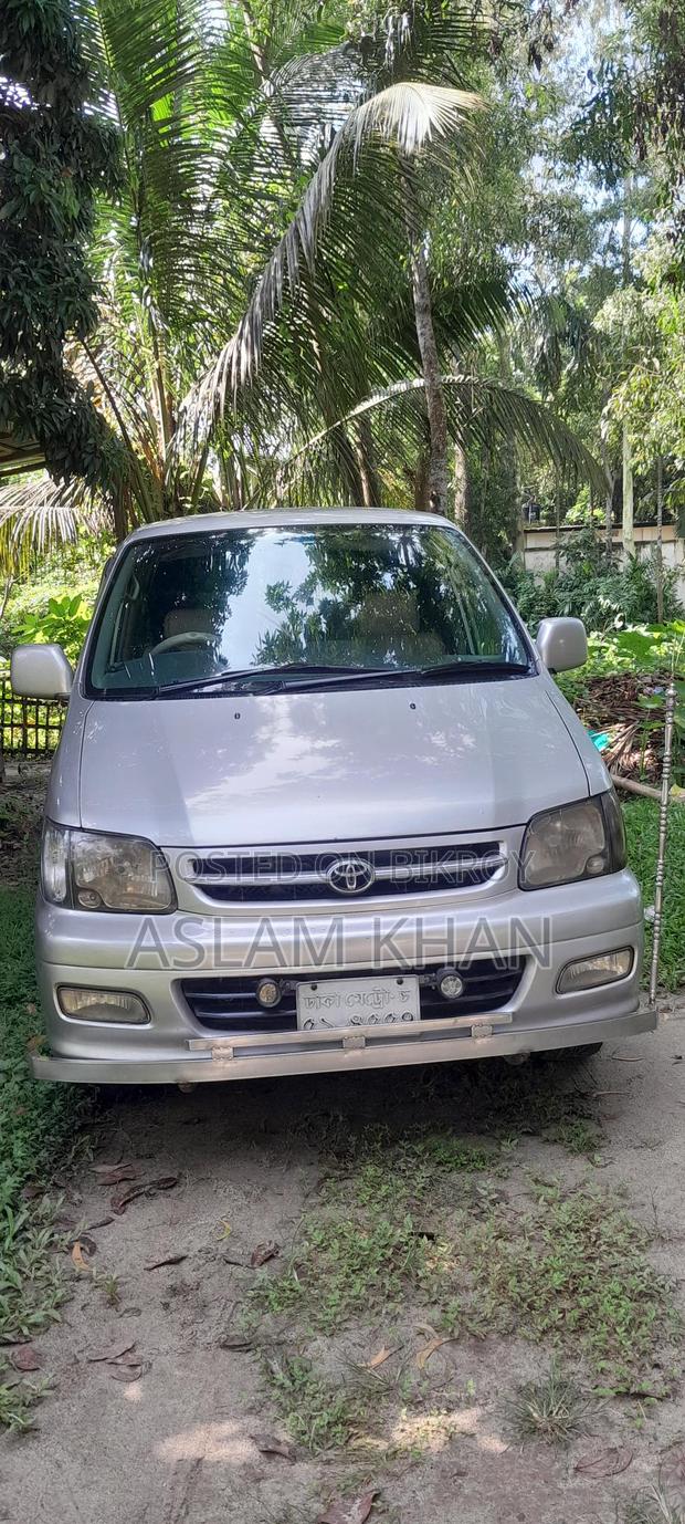 Toyota Noah ate 90s–early 2000s) 2007