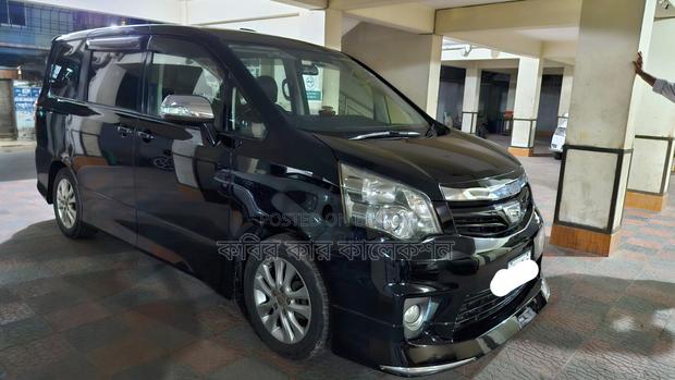 Toyota Noah si push start 2013