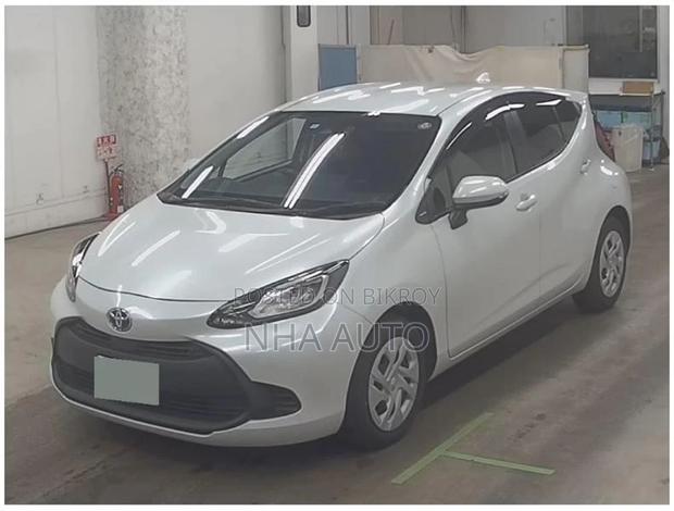 Toyota Aqua X HYBRID 2021
