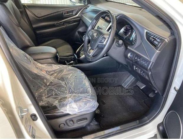 Toyota Harrier progress premium PKG 2020