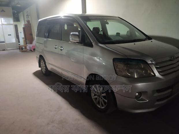 Toyota Noah Silver 2003