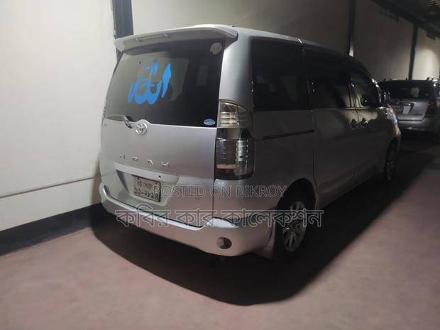 Toyota Noah Silver 2003