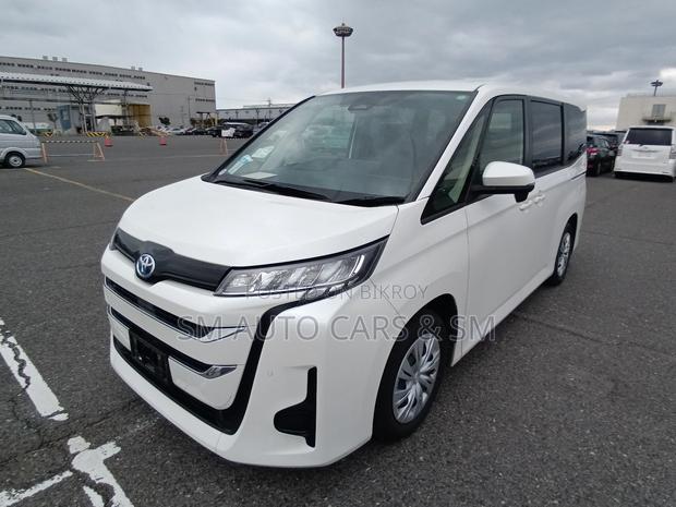 Toyota Noah Hybrid X Pearl 2022