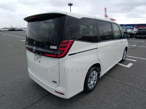 Toyota Noah Hybrid X Pearl 2022