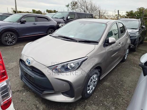 Toyota Yaris X PKG HYB 2021