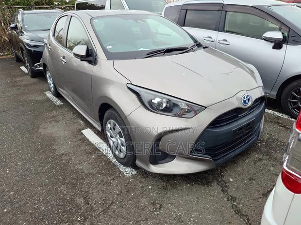 Toyota Yaris X PKG HYB 2021