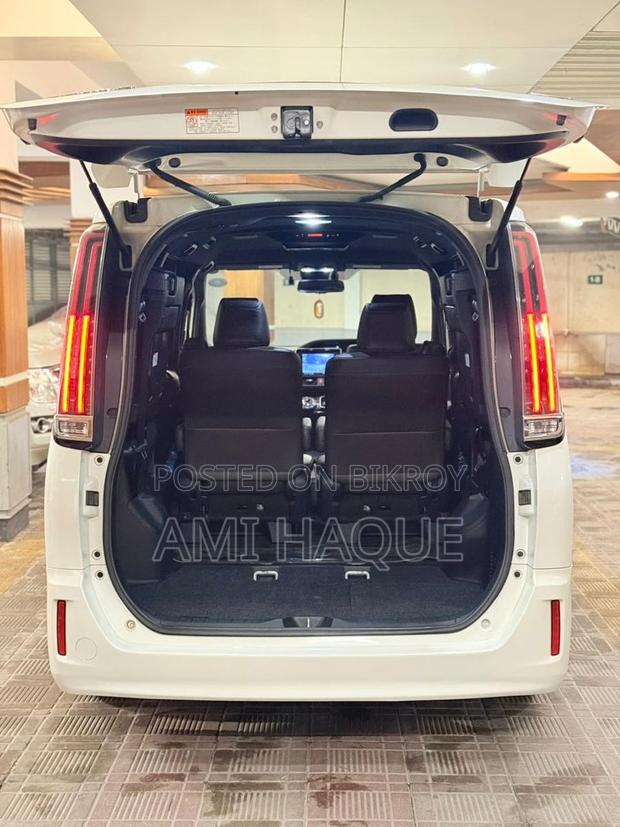 Toyota Esquire 2018