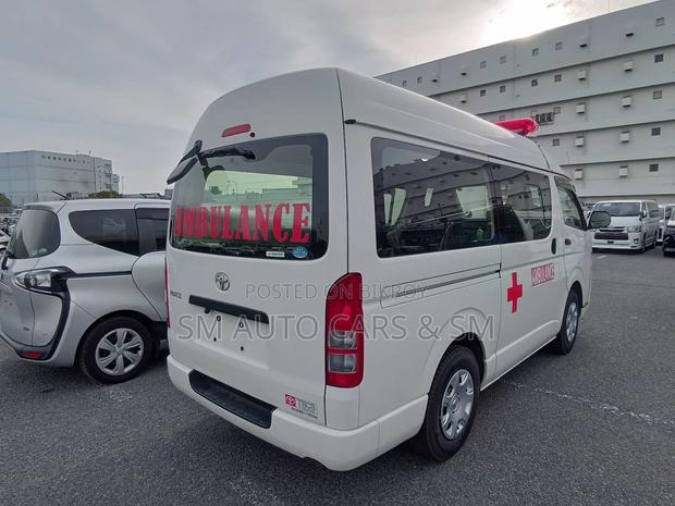 Toyota Hiace Ambulance DX Highrof 2020