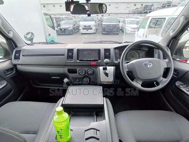 Toyota Hiace Ambulance DX Highrof 2020