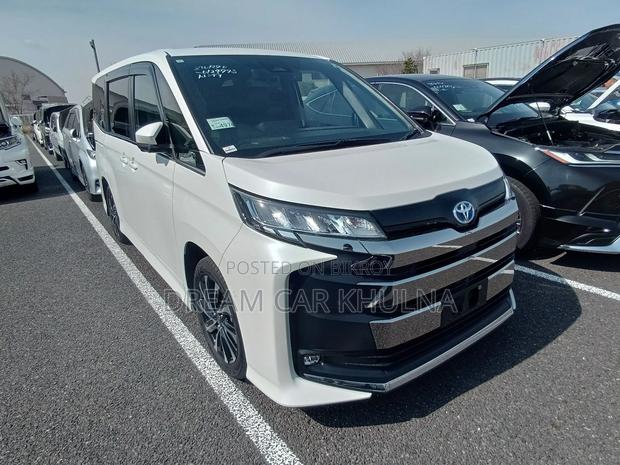 Toyota Noah S-Z Leg Rest Full op 2023