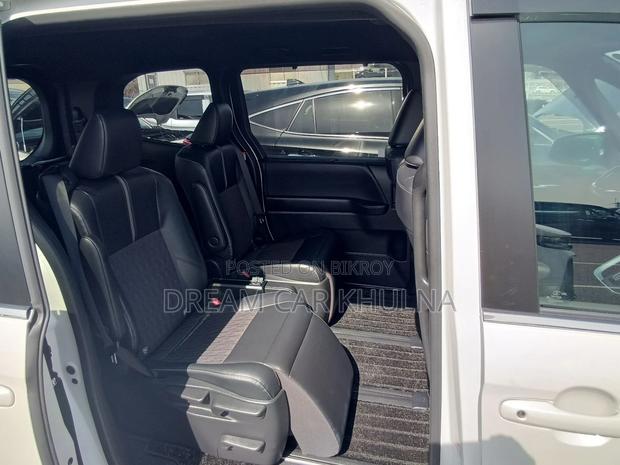 Toyota Noah S-Z Leg Rest Full op 2023
