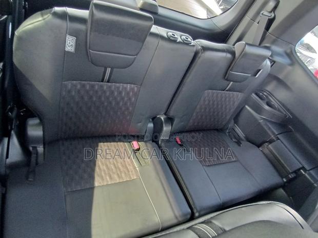 Toyota Noah S-Z Leg Rest Full op 2023