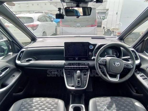 Toyota Voxy SZ PKG HYB 2023