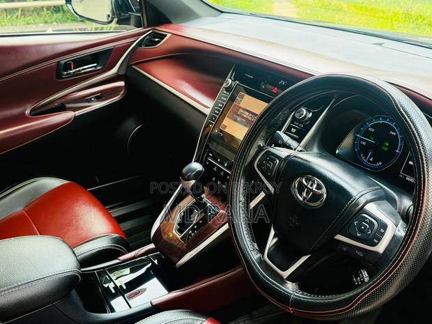 Toyota Harrier 2014