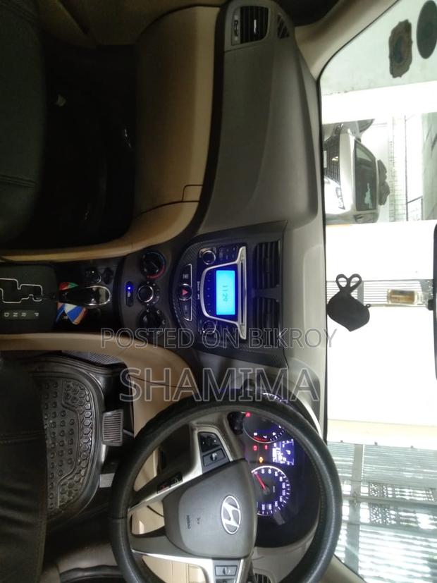 Hyundai Accent . 2012