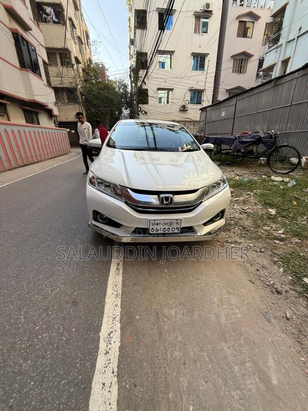 Honda Grace Hybrid 2016