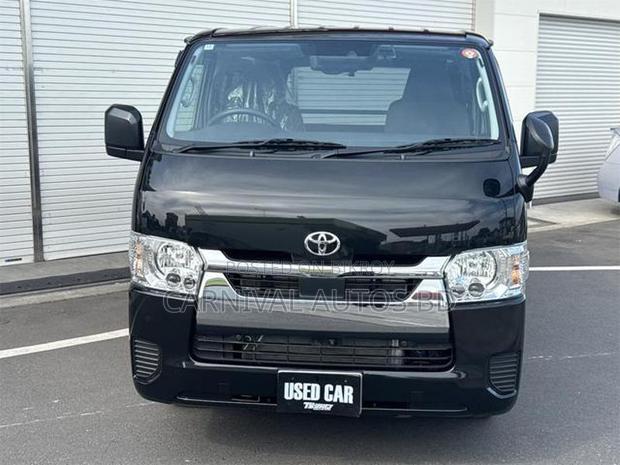 Toyota HiAce 2021 Black