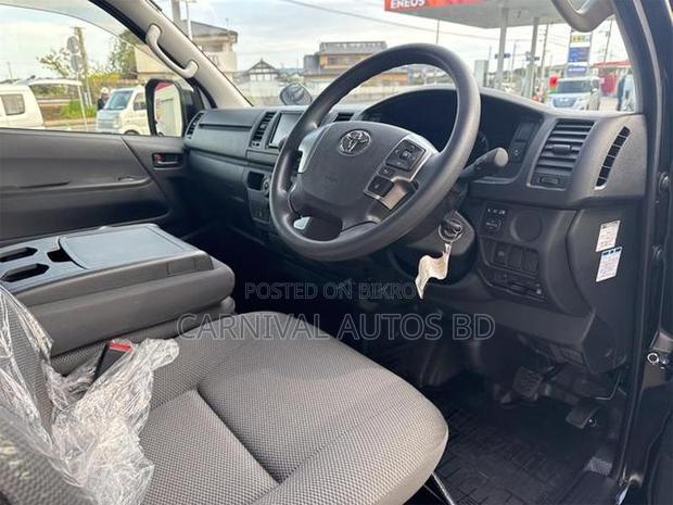 Toyota HiAce 2021 Black