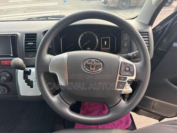 Toyota HiAce 2021 Black