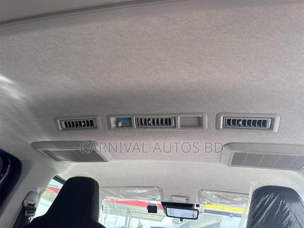 Toyota HiAce 2021 Black
