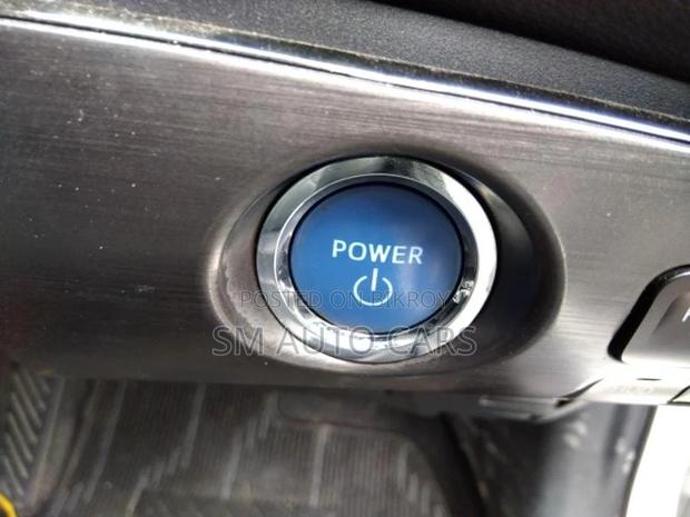 Toyota Prius A Touring Selection 2021