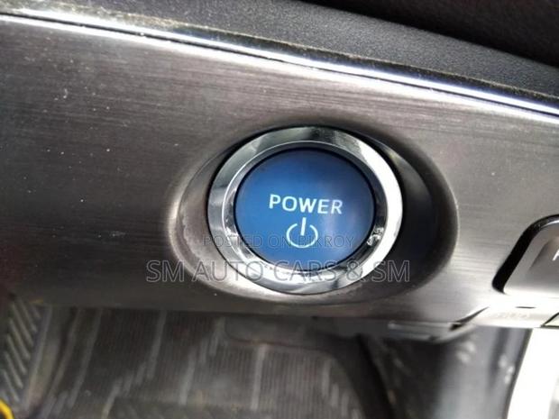 Toyota Prius A Touring Selection 2021