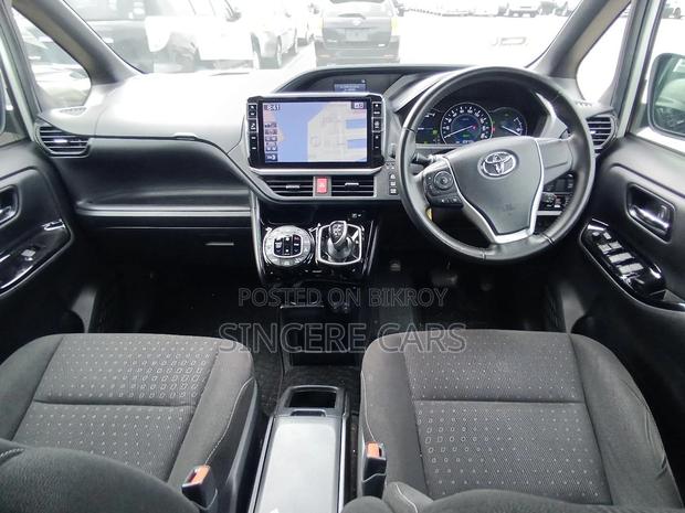 Toyota Noah G PKG HYB 2021