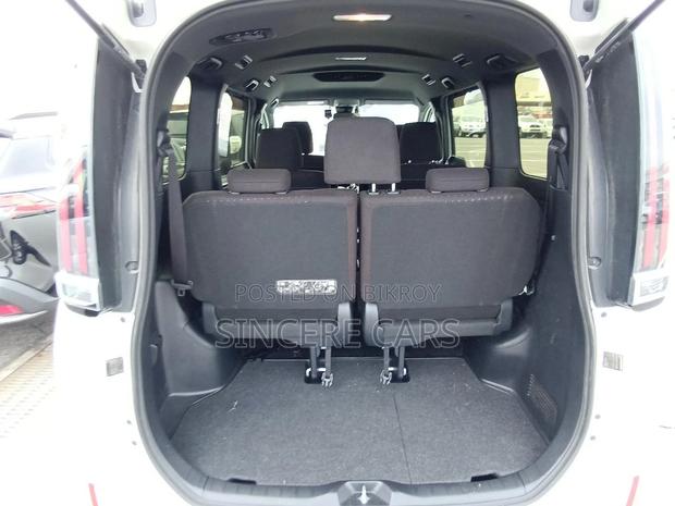Toyota Noah G PKG HYB 2021
