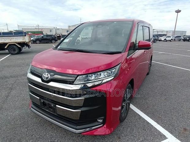 Toyota Noah s-z non hybrid 2022