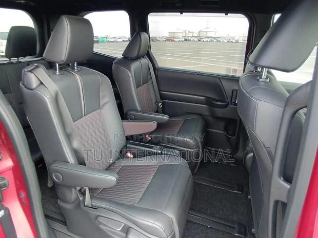 Toyota Noah s-z non hybrid 2022