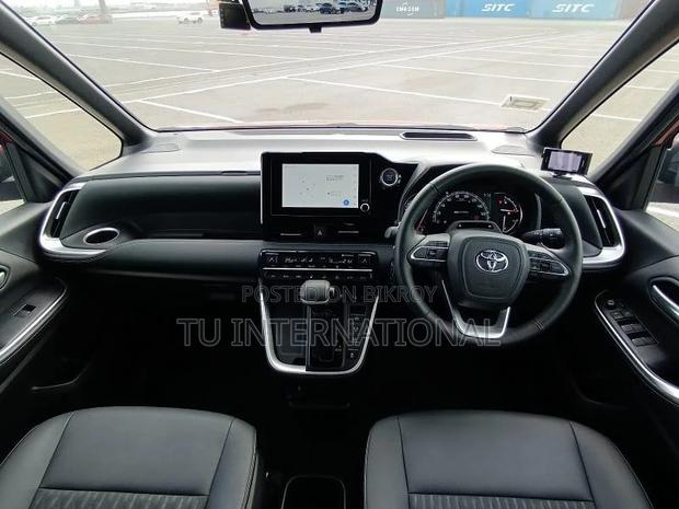 Toyota Noah s-z non hybrid 2022