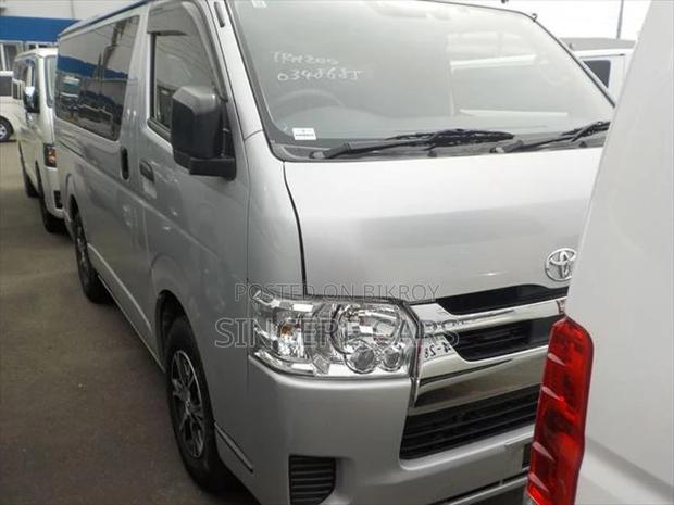 Toyota Hiace DX GL DOULE AC 3.5 2021
