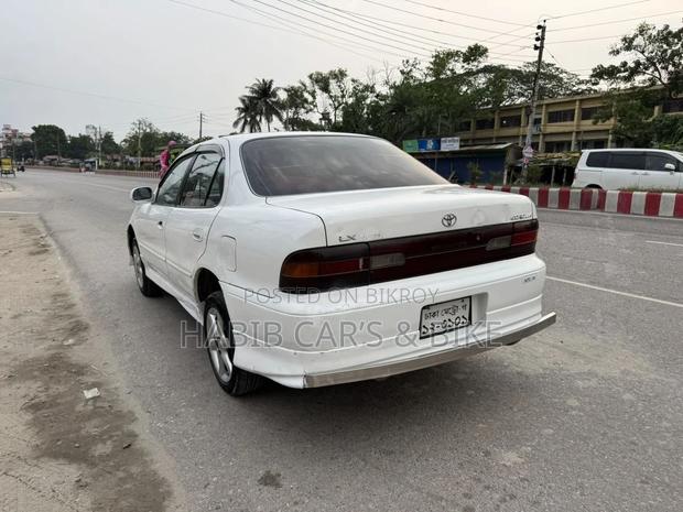 Toyota Corolla 1994 White
