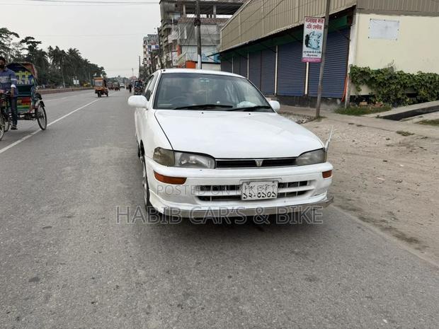 Toyota Corolla 1994 White