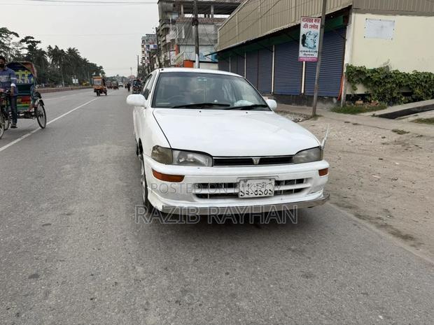 Toyota Corolla 1994 White