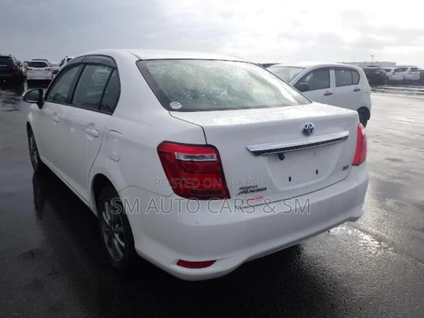 Toyota Axio Hybrid EX White 2021