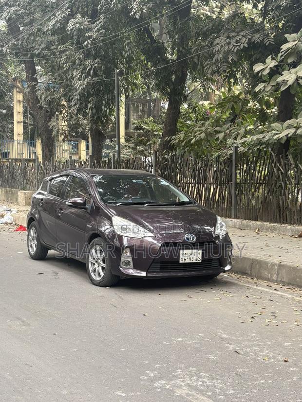 Toyota Aqua 2014 Maroon