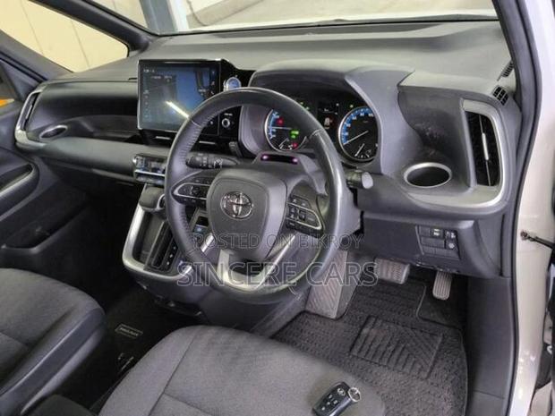 Toyota Noah S-G PKG HYBRID 2022