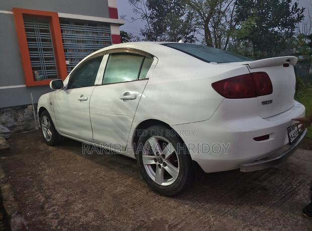 Mazda Axela . 2004